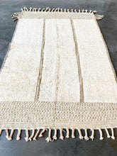 Load image into Gallery viewer, BENI OURAIN MOROCCAN #610 - Vintage Handmade Carpet