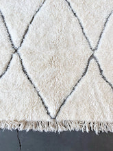 Load image into Gallery viewer, BENI OURAIN MOROCCAN #616 - Handmade Carpet