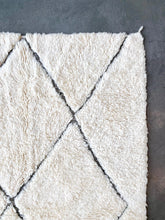 Load image into Gallery viewer, BENI OURAIN MOROCCAN #616 - Handmade Carpet