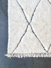 Load image into Gallery viewer, BENI OURAIN MOROCCAN #616 - Handmade Carpet