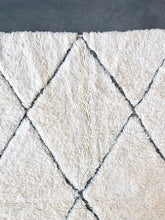 Load image into Gallery viewer, BENI OURAIN MOROCCAN #616 - Handmade Carpet