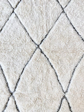 Load image into Gallery viewer, BENI OURAIN MOROCCAN #616 - Handmade Carpet