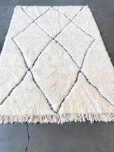 Load image into Gallery viewer, BENI OURAIN MOROCCAN #616 - Handmade Carpet