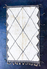 Load image into Gallery viewer, BENI OURAIN MOROCCAN RUG #29 - Handmade Carpet