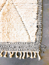 Load image into Gallery viewer, BENI OURAIN MOROCCAN RUG #308 - Handmade Carpet