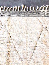 Load image into Gallery viewer, BENI OURAIN MOROCCAN RUG #308 - Handmade Carpet