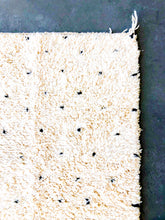 Load image into Gallery viewer, BENI OURAIN MOROCCAN RUNNER #314 - Handmade Carpet