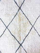 Load image into Gallery viewer, BENI OURAIN MOROCCAN RUG #29 - Handmade Carpet