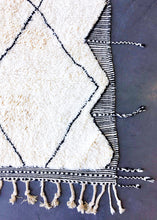 Load image into Gallery viewer, BENI OURAIN MOROCCAN RUG #29 - Handmade Carpet