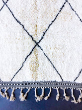 Load image into Gallery viewer, BENI OURAIN MOROCCAN RUG #29 - Handmade Carpet