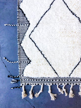 Load image into Gallery viewer, BENI OURAIN MOROCCAN RUG #29 - Handmade Carpet