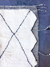 Load image into Gallery viewer, BENI OURAIN MOROCCAN RUG #29 - Handmade Carpet
