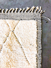 Load image into Gallery viewer, BENI OURAIN MOROCCAN RUG #308 - Handmade Carpet