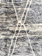 Load image into Gallery viewer, BENI OURAIN MOROCCAN #536 - Handmade Carpet