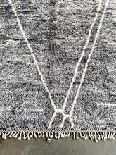 Load image into Gallery viewer, BENI OURAIN MOROCCAN #536 - Handmade Carpet