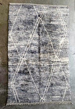 Load image into Gallery viewer, BENI OURAIN MOROCCAN #536 - Handmade Carpet