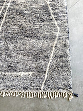 Load image into Gallery viewer, BENI OURAIN MOROCCAN #536 - Handmade Carpet