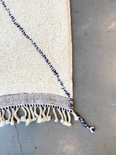 Load image into Gallery viewer, BENI OURAIN MOROCCAN #546 - Vintage Handmade Runner