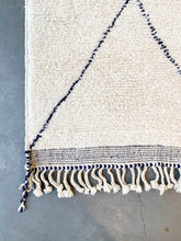 Load image into Gallery viewer, BENI OURAIN MOROCCAN #546 - Vintage Handmade Runner