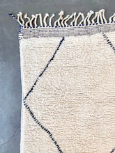 Load image into Gallery viewer, BENI OURAIN MOROCCAN #546 - Vintage Handmade Runner