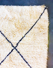 Load image into Gallery viewer, BENI OURAIN MOROCCAN RUG #34 - Vintage Handmade Carpet