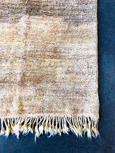 Load image into Gallery viewer, BENI MRIRT MOROCCAN RUNNER #315- Handmade Carpet