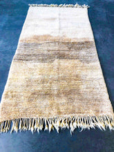 Load image into Gallery viewer, BENI MRIRT MOROCCAN RUNNER #315- Handmade Carpet