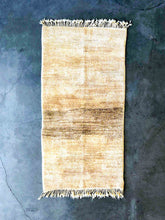 Load image into Gallery viewer, BENI MRIRT MOROCCAN RUNNER #315- Handmade Carpet