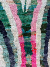 Load image into Gallery viewer, BOUJAD MOROCCAN RUG #643 - Handmade Carpet
