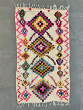 Load image into Gallery viewer, OURIKA MOROCCAN RUG #673 - Vintage Handmade Carpet
