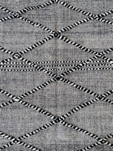 Load image into Gallery viewer, ZANAFI MOROCCAN RUG #621 - Handmade Carpet
