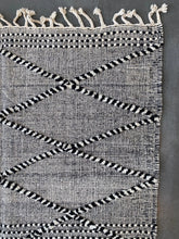 Load image into Gallery viewer, ZANAFI MOROCCAN RUG #621 - Handmade Carpet
