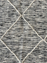 Load image into Gallery viewer, ZANAFI MOROCCAN RUNNER #624 - Handmade Carpet
