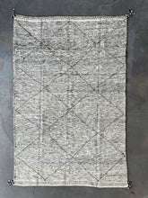 Load image into Gallery viewer, ZANAFI MOROCCAN RUG #620 - Handmade Carpet
