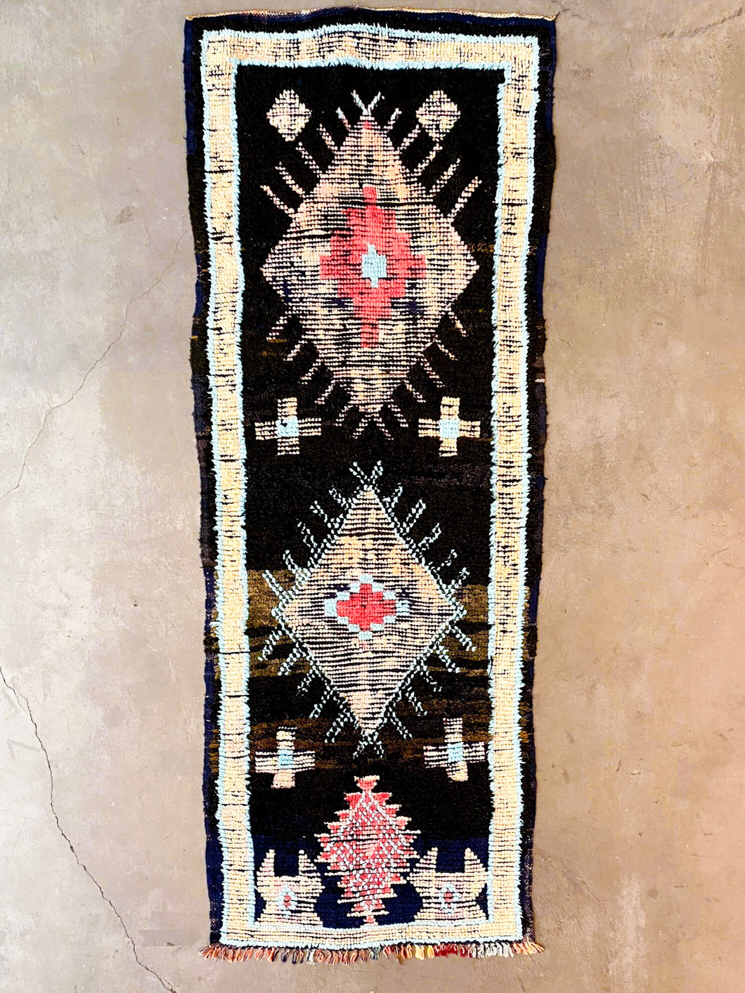 AZILAL MOROCCAN RUG #611 - Vintage Handmade Carpet