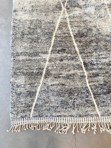 BENI OURAIN MOROCCAN #608 - Vintage Handmade Carpet