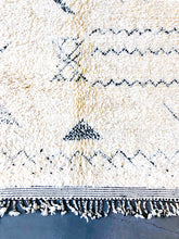 Load image into Gallery viewer, BENI OURAIN MOROCCAN RUG #107 - Handmade Carpet
