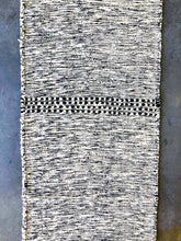 Load image into Gallery viewer, ZANAFI MOROCCAN RUNNER #409 - Handmade Carpet
