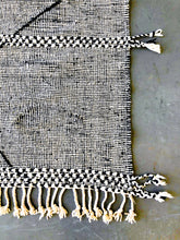 Load image into Gallery viewer, ZANAFI MOROCCAN RUG #406 - Handmade Carpet
