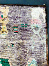 Load image into Gallery viewer, BOUJAD MOROCCAN RUG #316 - Vintage Handmade Carpet
