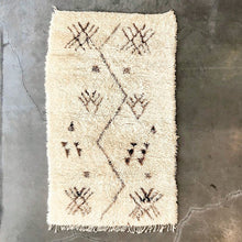 Load image into Gallery viewer, BENI OURAIN MOROCCAN RUG #325 - Vintage Handmade Carpet On Sale!
