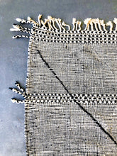 Load image into Gallery viewer, ZANAFI MOROCCAN RUG #406 - Handmade Carpet

