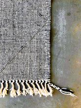 Load image into Gallery viewer, ZANAFI MOROCCAN RUNNER #410 - Handmade Carpet
