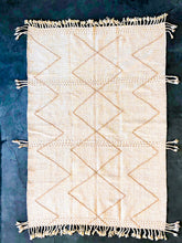 Load image into Gallery viewer, ZANAFI MOROCCAN RUG #423 - Handmade Carpet
