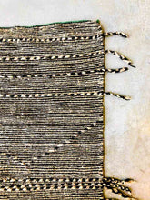 Load image into Gallery viewer, ZANAFI MOROCCAN RUG #426 - Handmade Carpet
