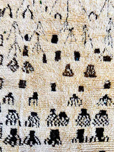 AZILAL MOROCCAN RUG #205 - Vintage Handmade Carpet