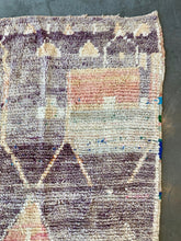 Load image into Gallery viewer, BOUJAD MOROCCAN RUG #513- Vintage Handmade Carpet
