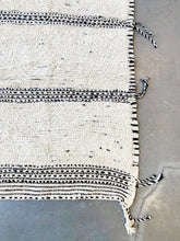 Load image into Gallery viewer, BENI OURAIN MOROCCAN #547 - Vintage Handmade Carpet
