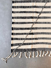 Load image into Gallery viewer, ZANAFI MOROCCAN RUG #551 - Vintage Handmade Carpet

