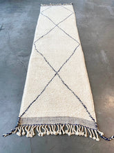 Load image into Gallery viewer, BENI OURAIN MOROCCAN #546 - Vintage Handmade Runner
